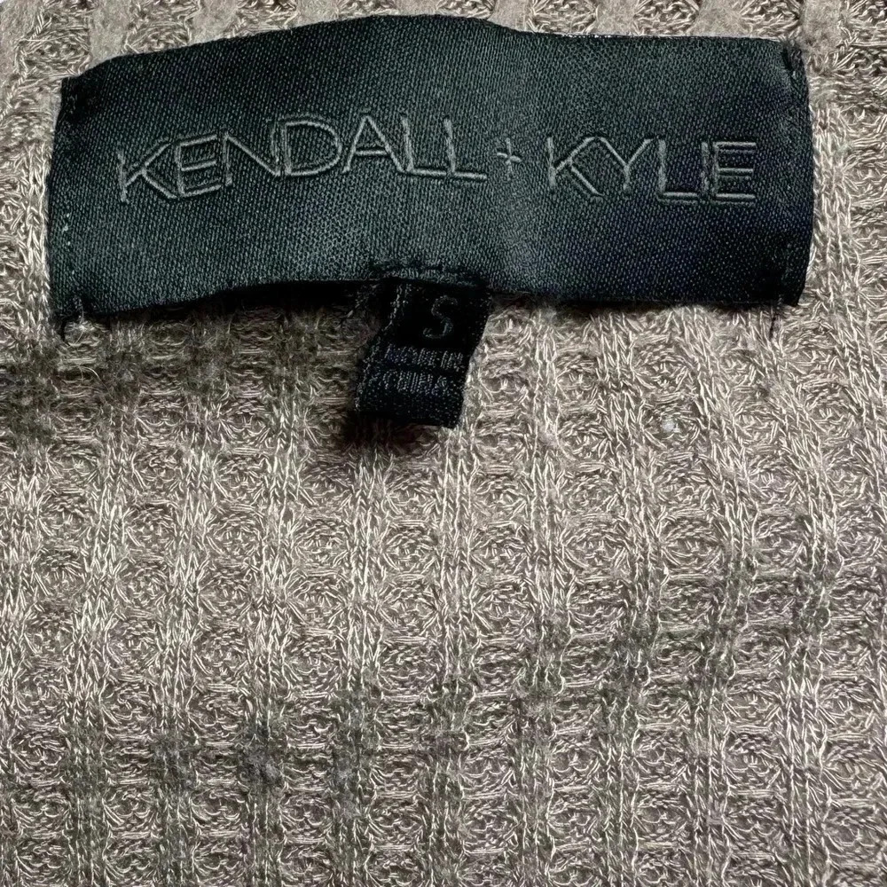 KENDALL + KYLIE Women's Button Front Long Sleeve Top Knit Beige Small - Picture 9 of 11